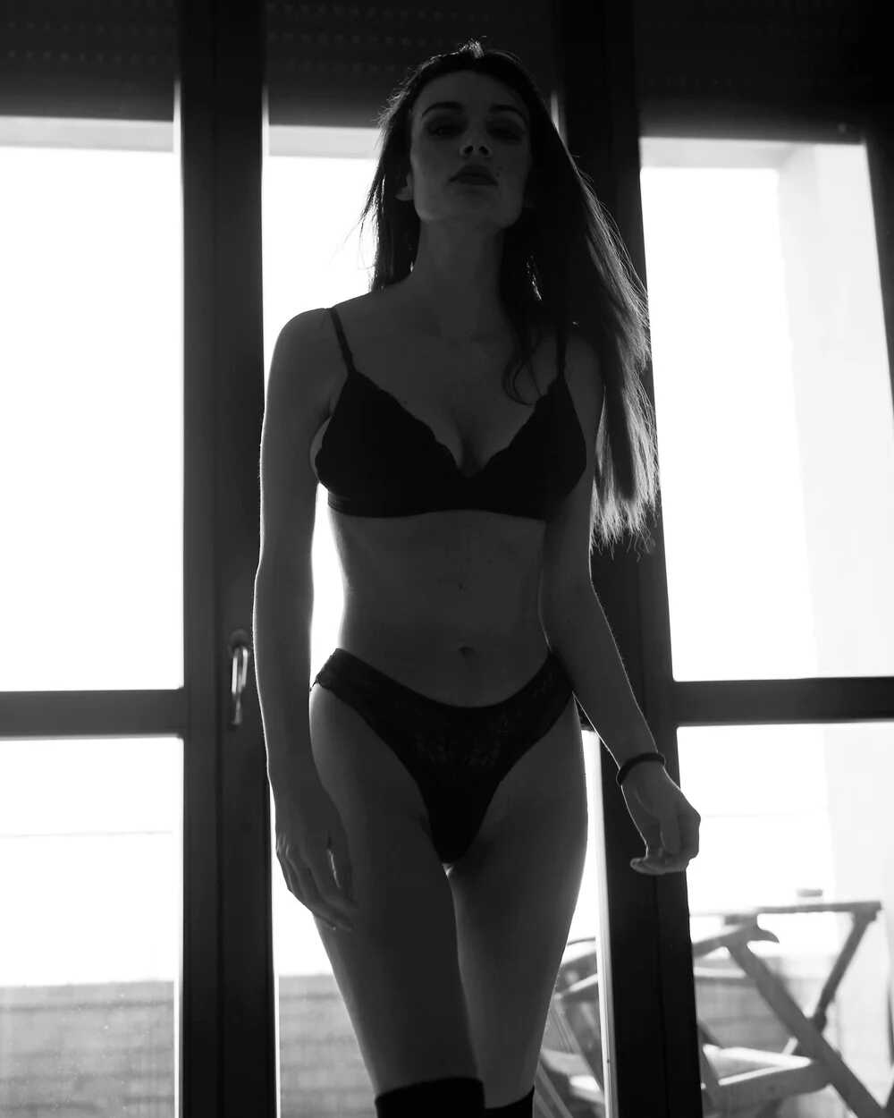 Η μουνάρα μοντέλο Beatrice γυμνή