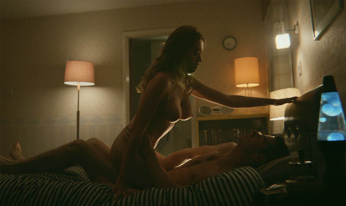 Γυμνές σκηνές σεξ της Aimee Lou Woods στο Sex Education.