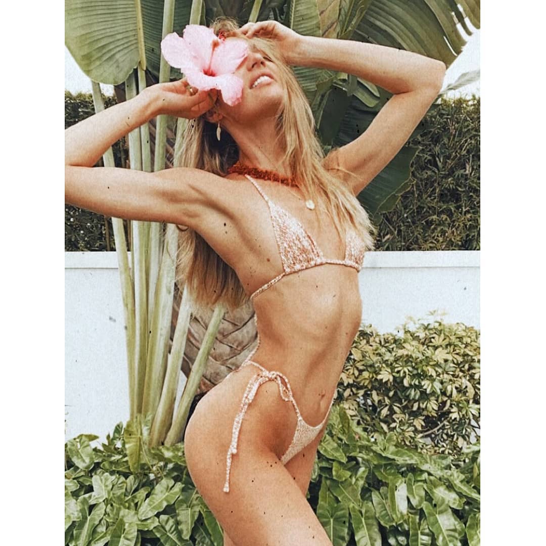 Η Candice Swanepoel γυμνή και topless σε paparazzi φωτογραφίες