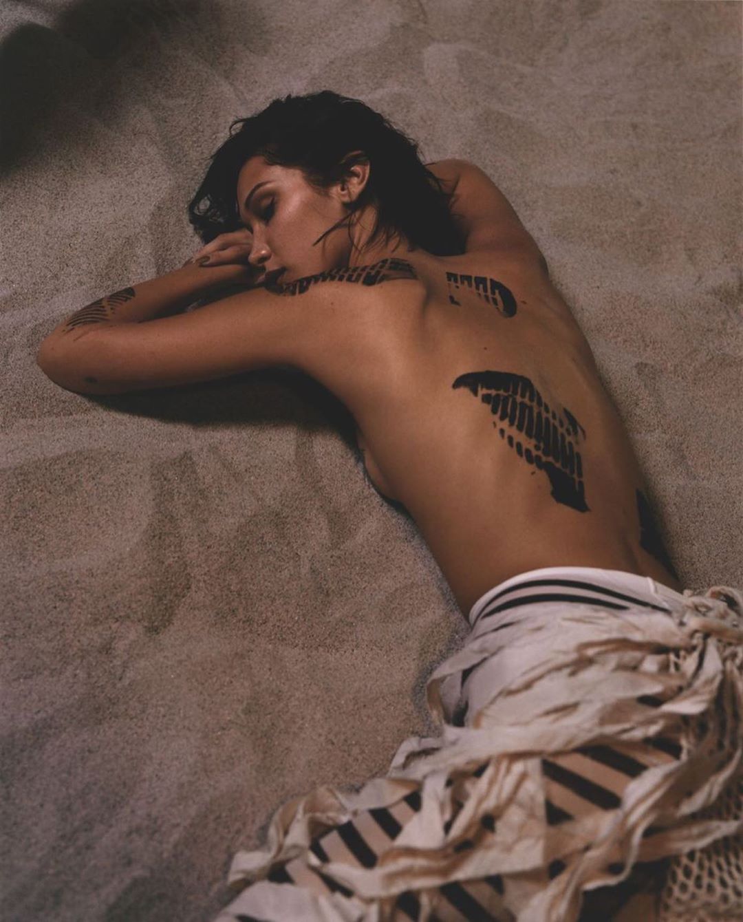 Το διάσημο μοντέλο Μπέλα Χαντίντ σε topless φωτογράφηση