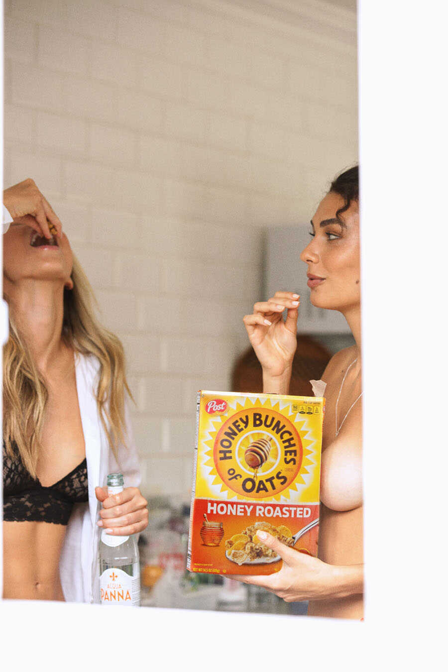 Τα μοντέλα φίλες Carol Antunes και Gabrielle Arcanjo σε topless φωτογραφίες