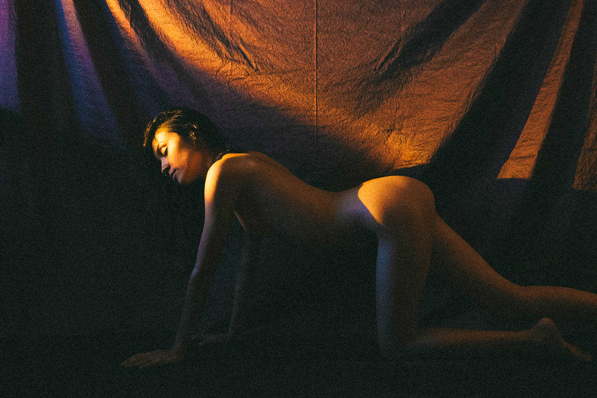 Η μουνάρα Esthela Guzman γυμνή με τα εφηβικά βυζιά και το λεπτό κορμί της
