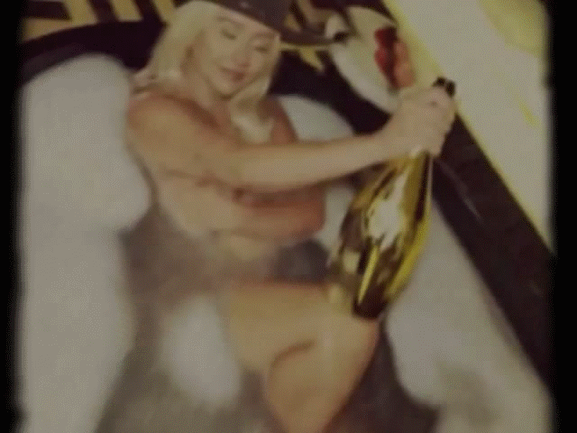 Topless φωτογραφίες της Christina Aguilera