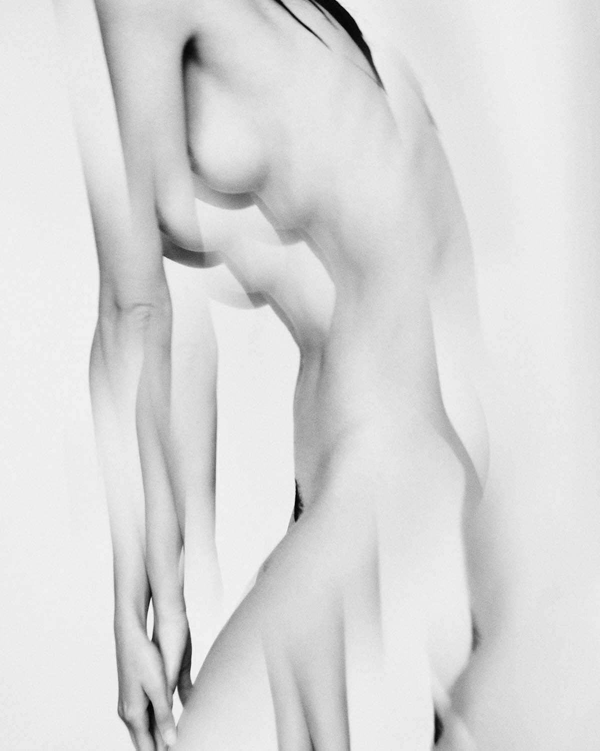 Η μουνάρα Rebecca Bagnol σε γυμνές φωτογραφίες