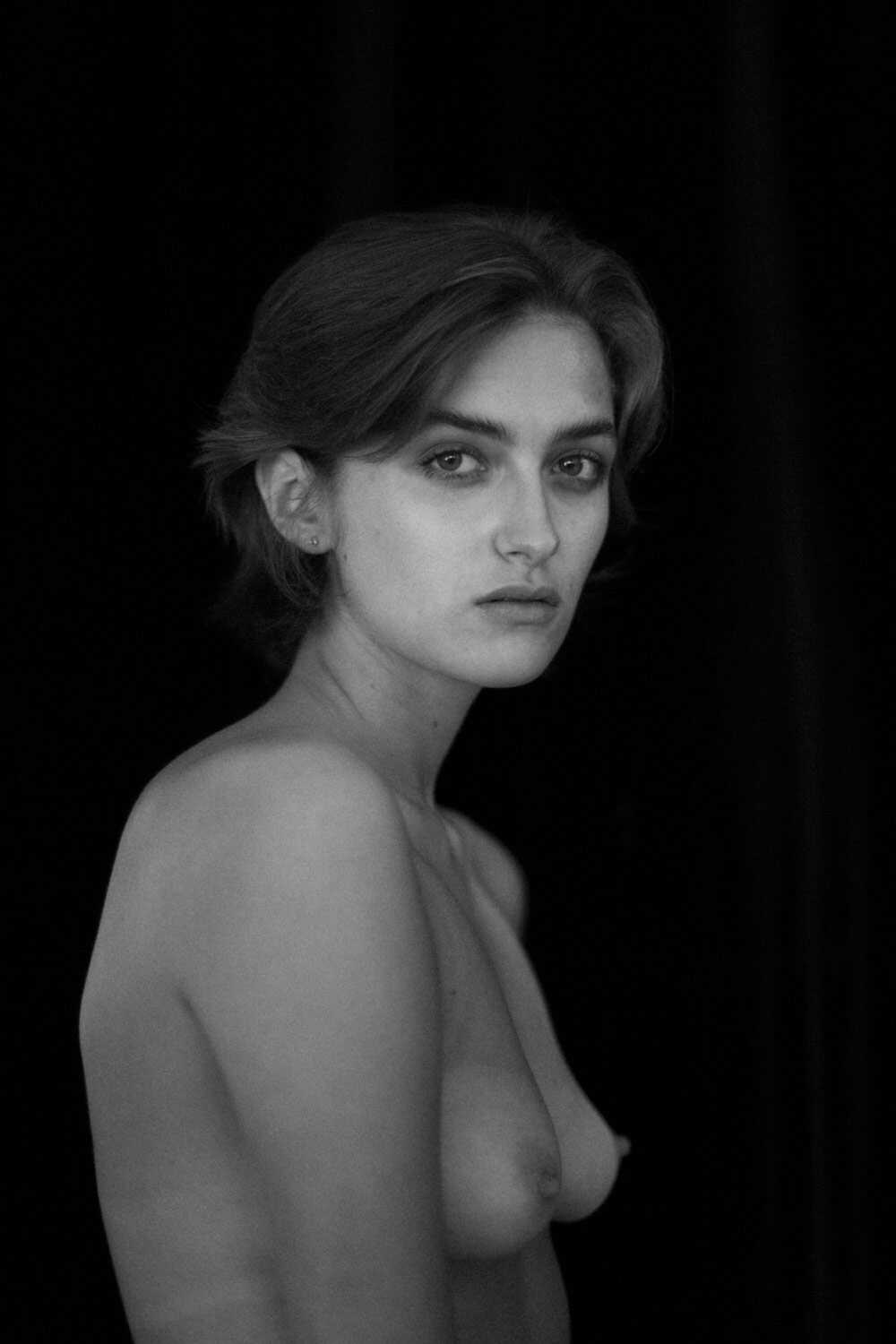 Το μοντέλο Wiktoria Kasprzak σε γυμνές φωτογραφίες