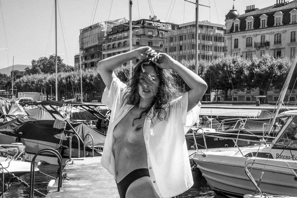 Το μοντέλο Luana Mosi σε topless φωτογράφηση