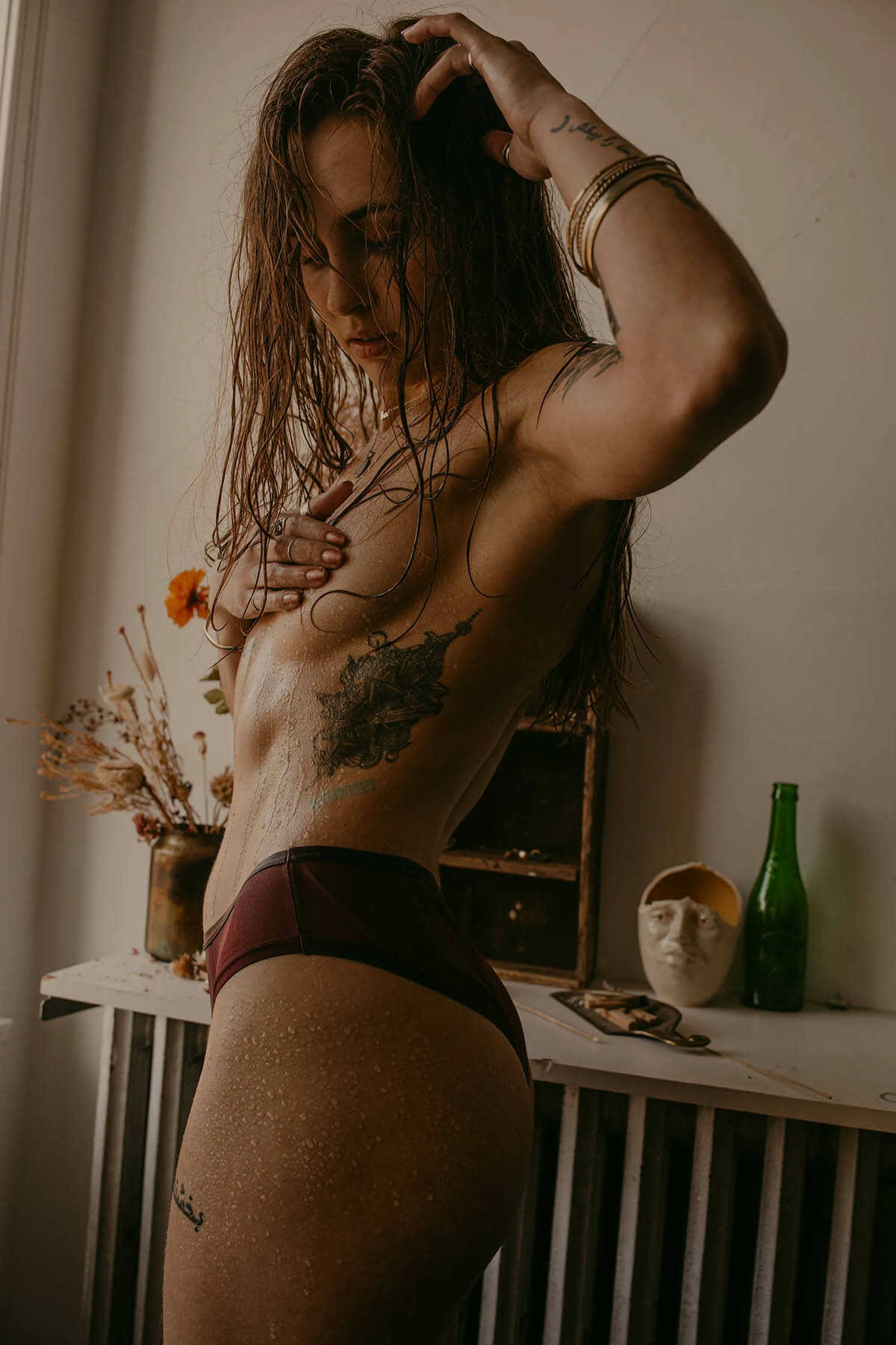  Σέξι topless φωτογραφίες της Brynn Sweetrain