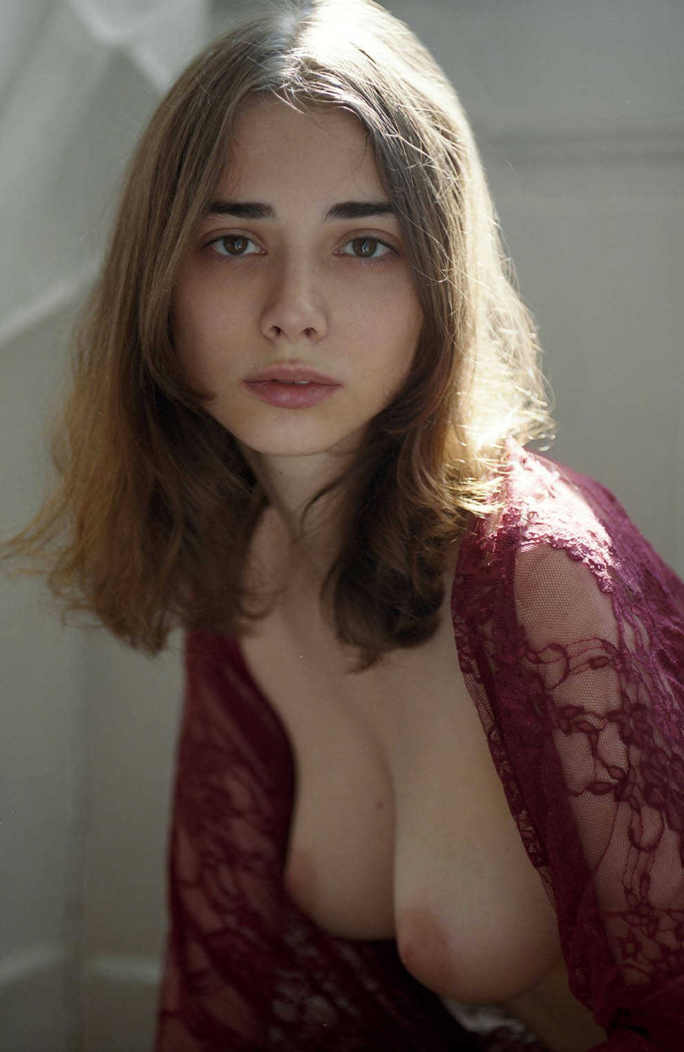 Το νεαρό μοντέλο Polina Korzun σε γυμνές φωτογραφίες