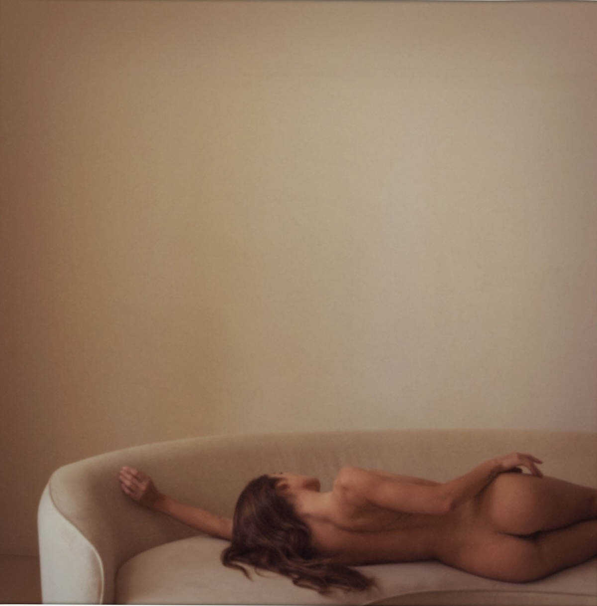Το μοντέλο Valeria ποζάρει σε γυμνές φωτογραφίες