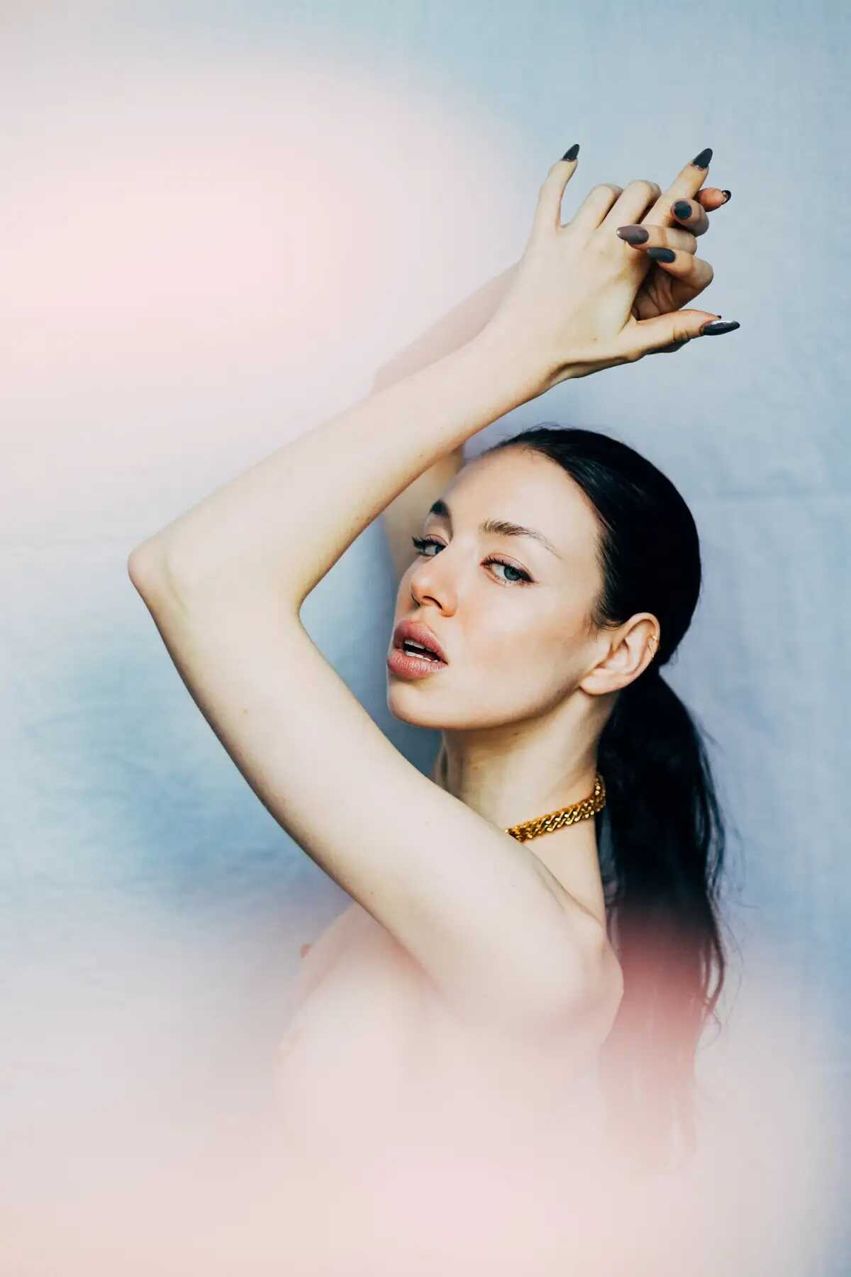 Γυμνή φωτογράφηση του μοντέλου Angelique Noir