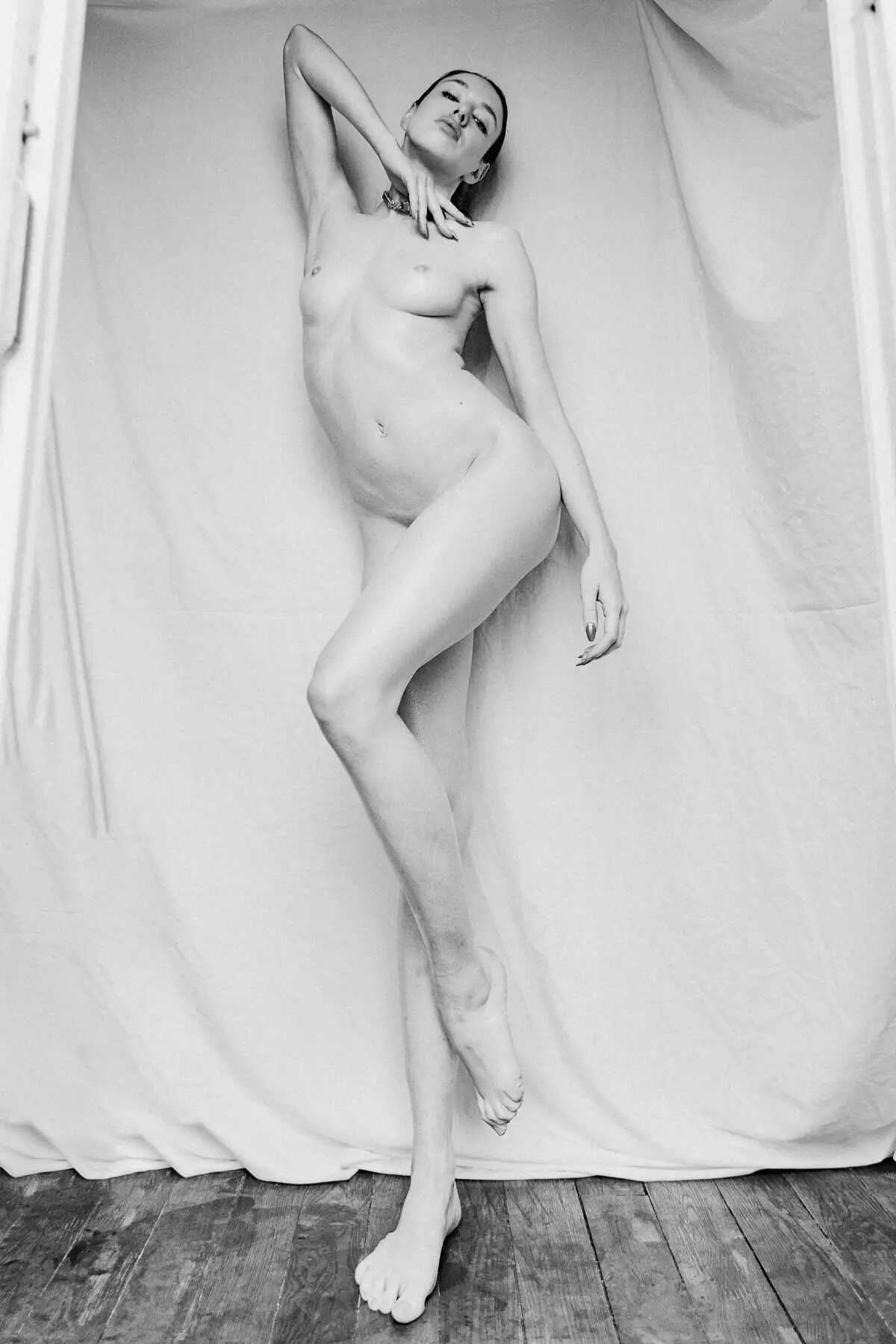 Γυμνή φωτογράφηση του μοντέλου Angelique Noir