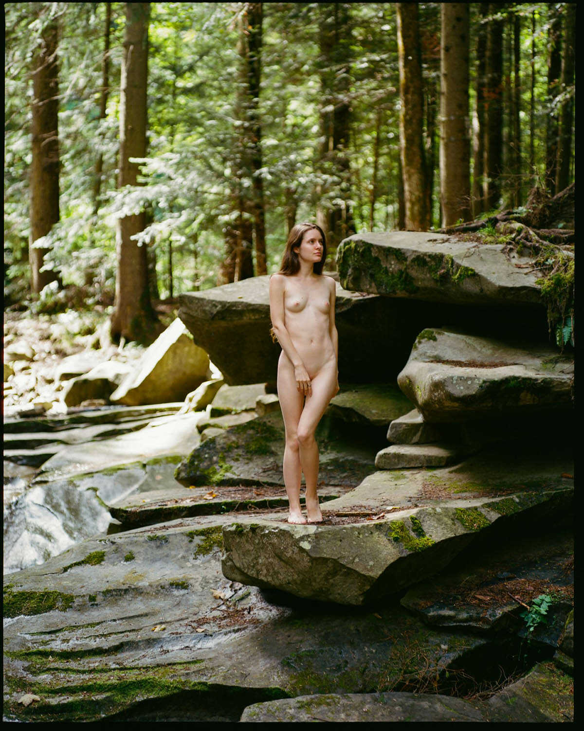 Γυμνές φωτογραφίες στην φύση με το μοντέλο Ivanka