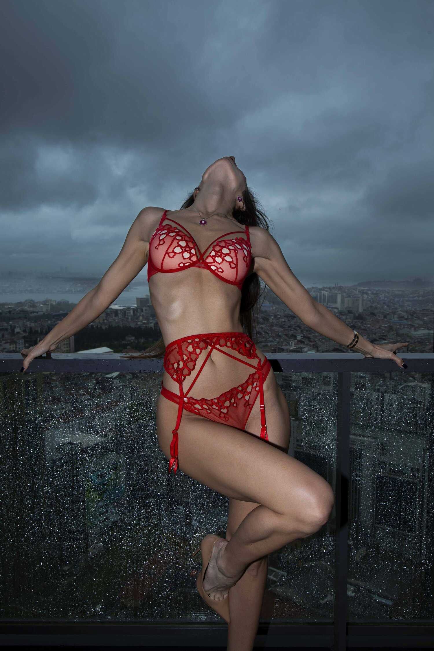 Η μουνάρα μοντέλο Anastasia Bertini σε σέξι γυμνή φωτογράφηση