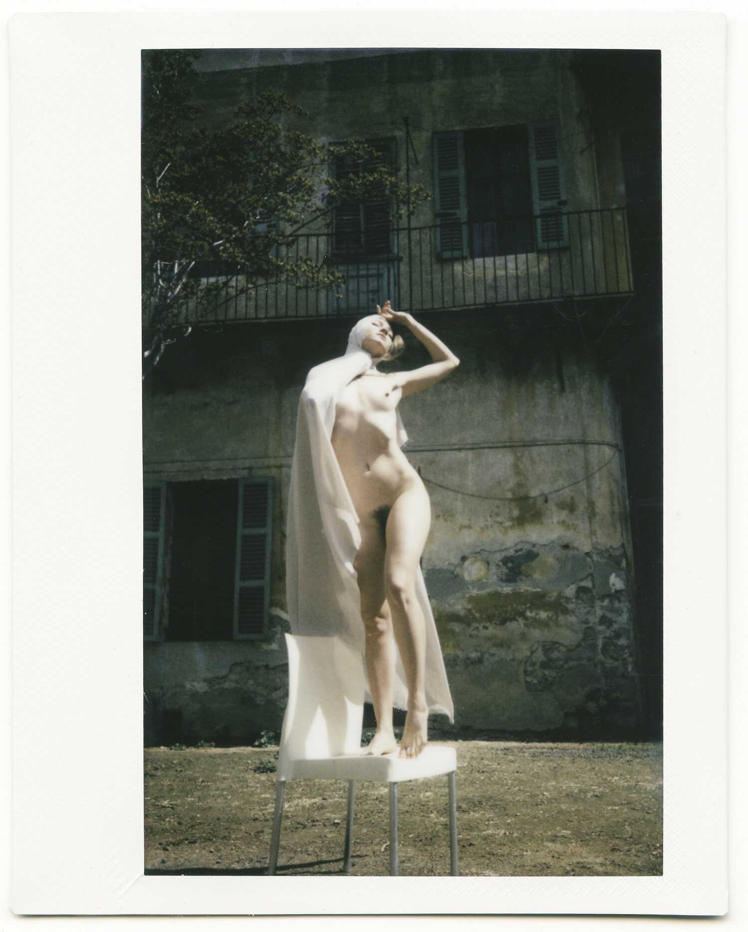 Γυμνές φωτογρταφίες της μουνάρας Ania Alexandrovna