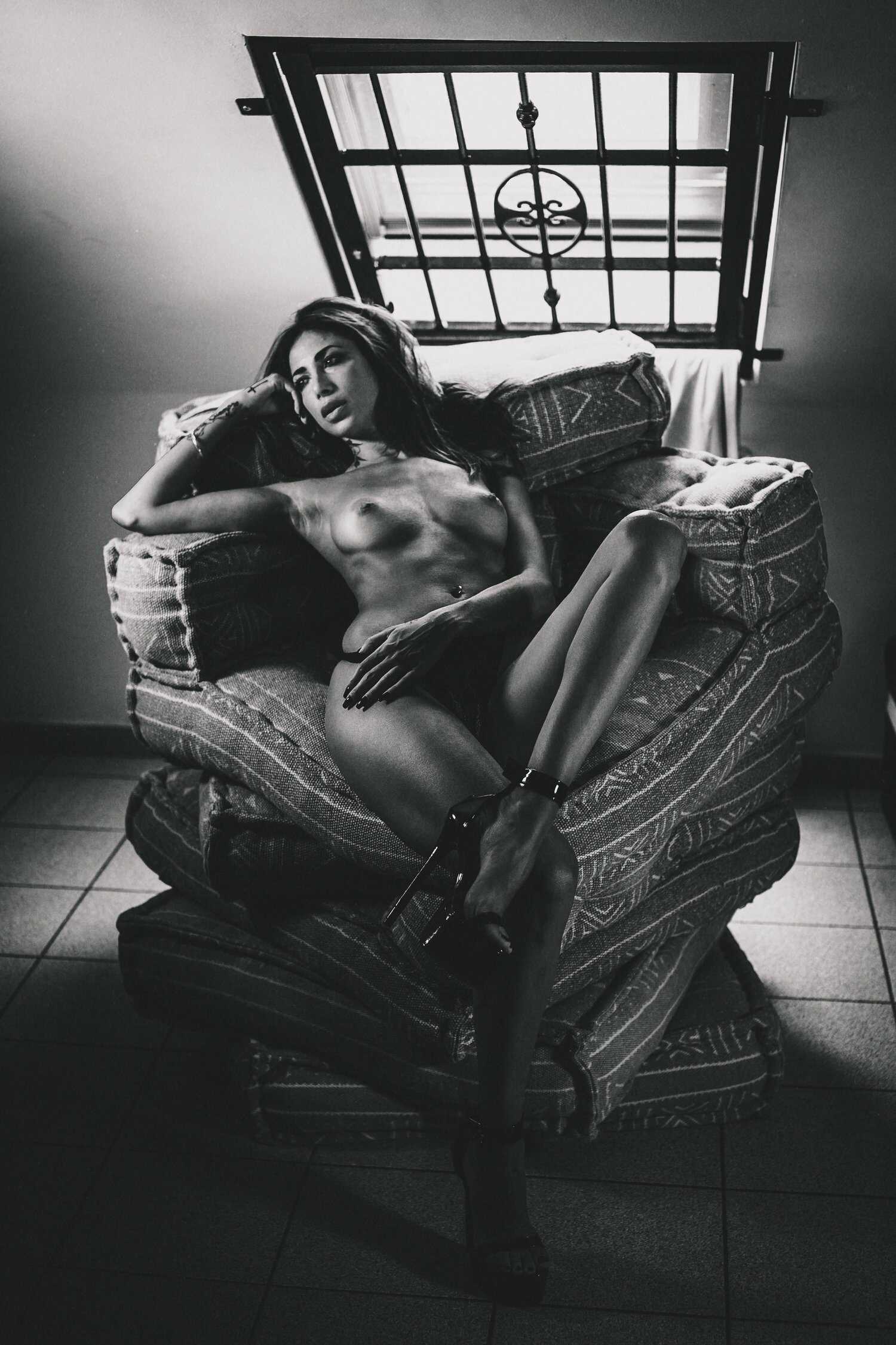 Η μουνάρα μοντέλο Francesca σε γυμνή φωτογράφηση
