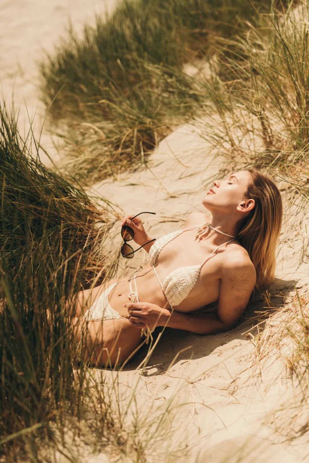 Η μουνάρα μοντέλο Karolina σε topless φωτογραφίες