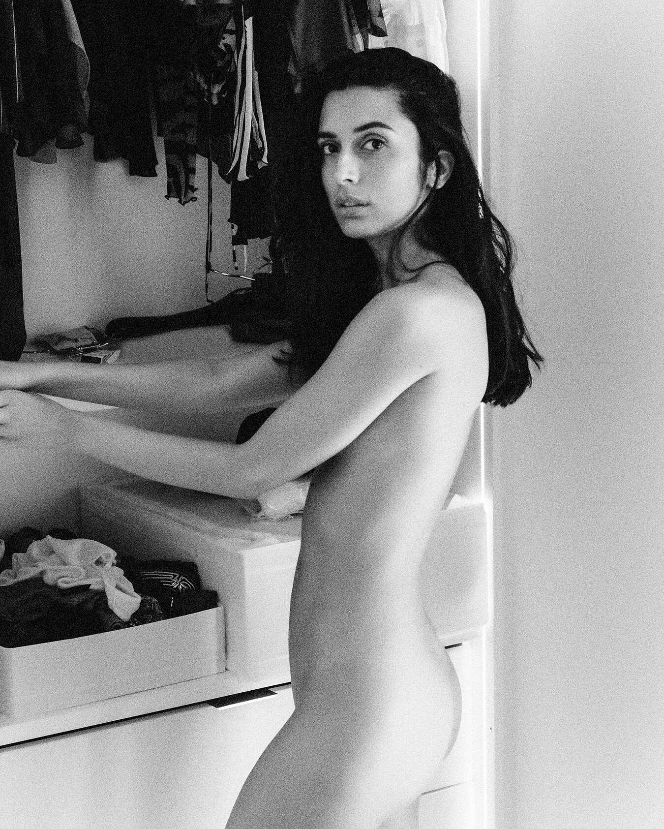 Γυμνές φωτογραφίες της μουνάρας Vallie Plagirafe