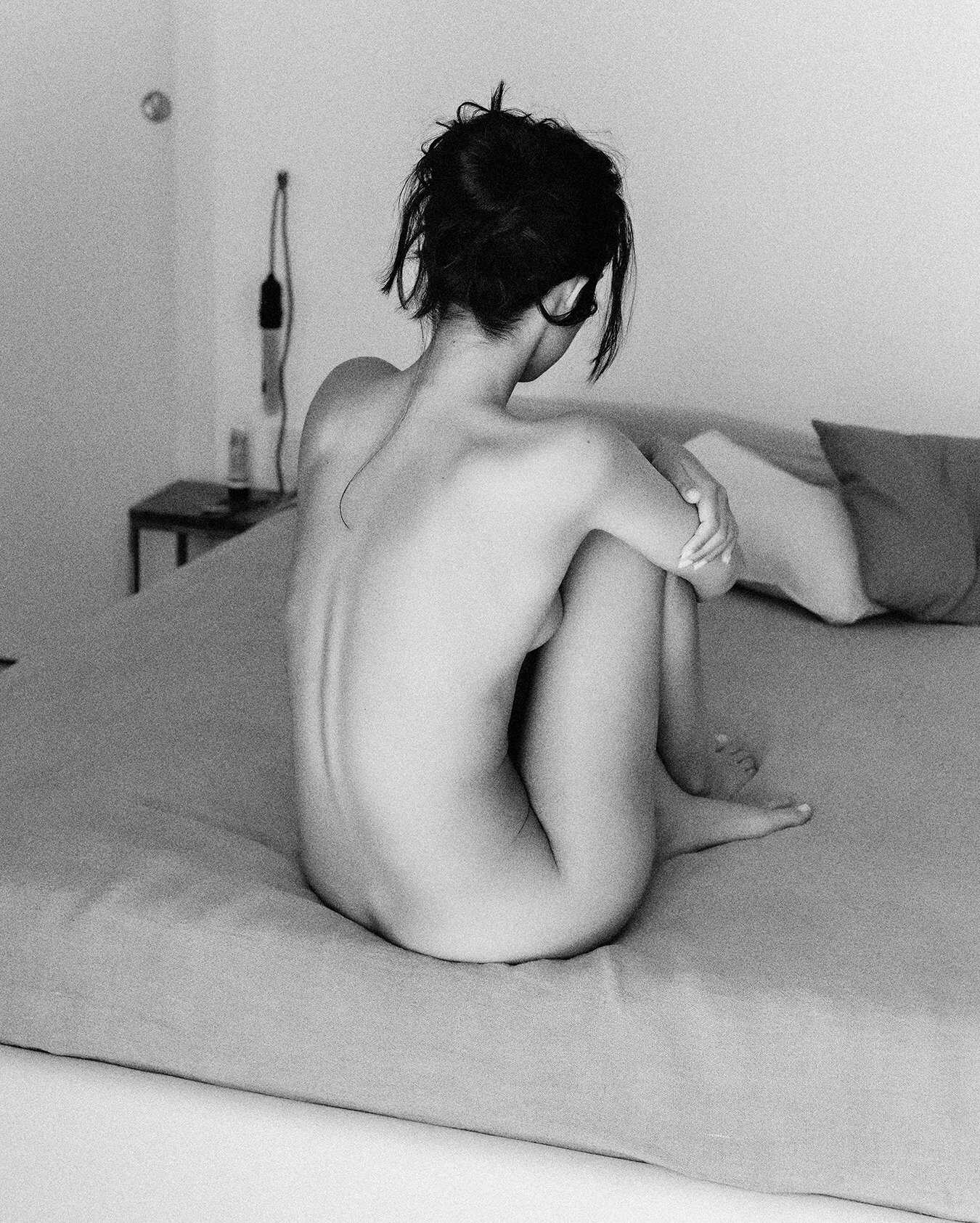 Γυμνές φωτογραφίες της μουνάρας Vallie Plagirafe