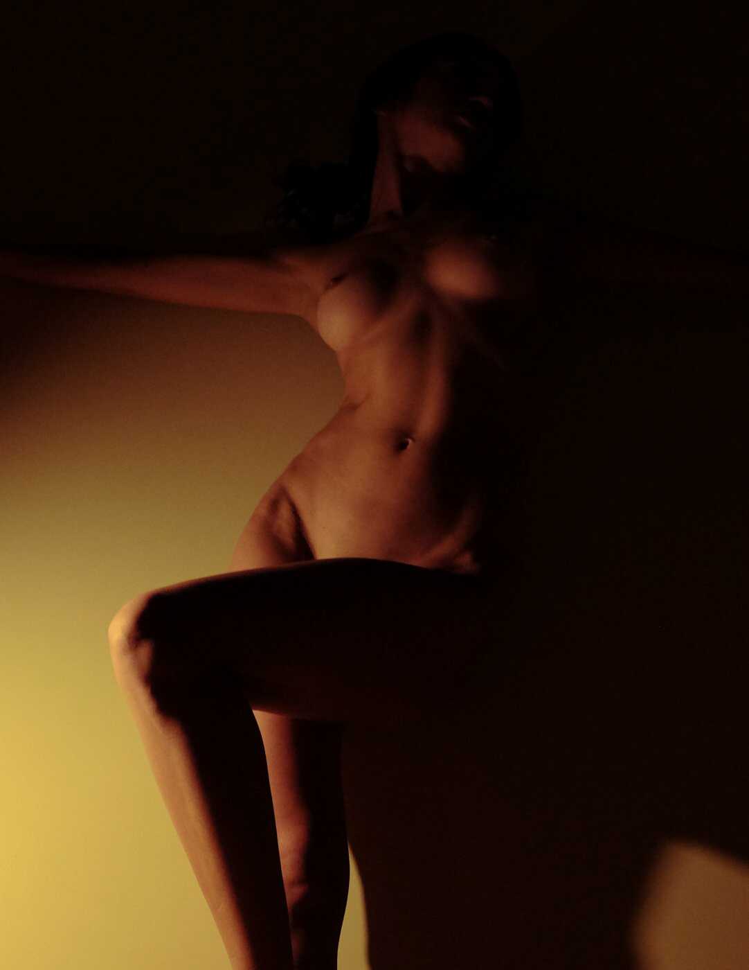 Η μουνάρα μοντέλο Poline σε κάβλα γυμνές φωτογραφίες