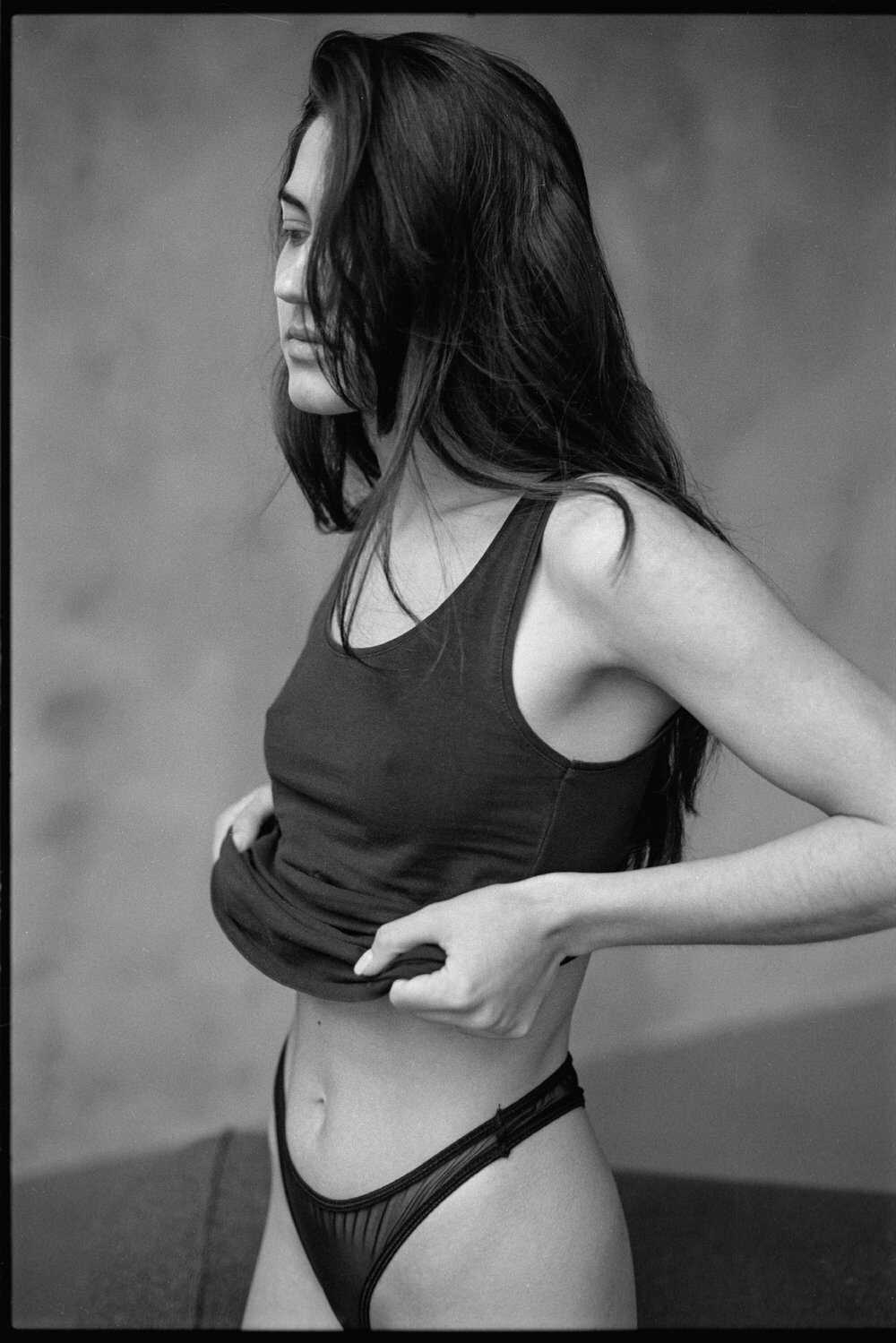Γυμνές φωτογραφίες της νεαρής μουνάρας Sonya G
