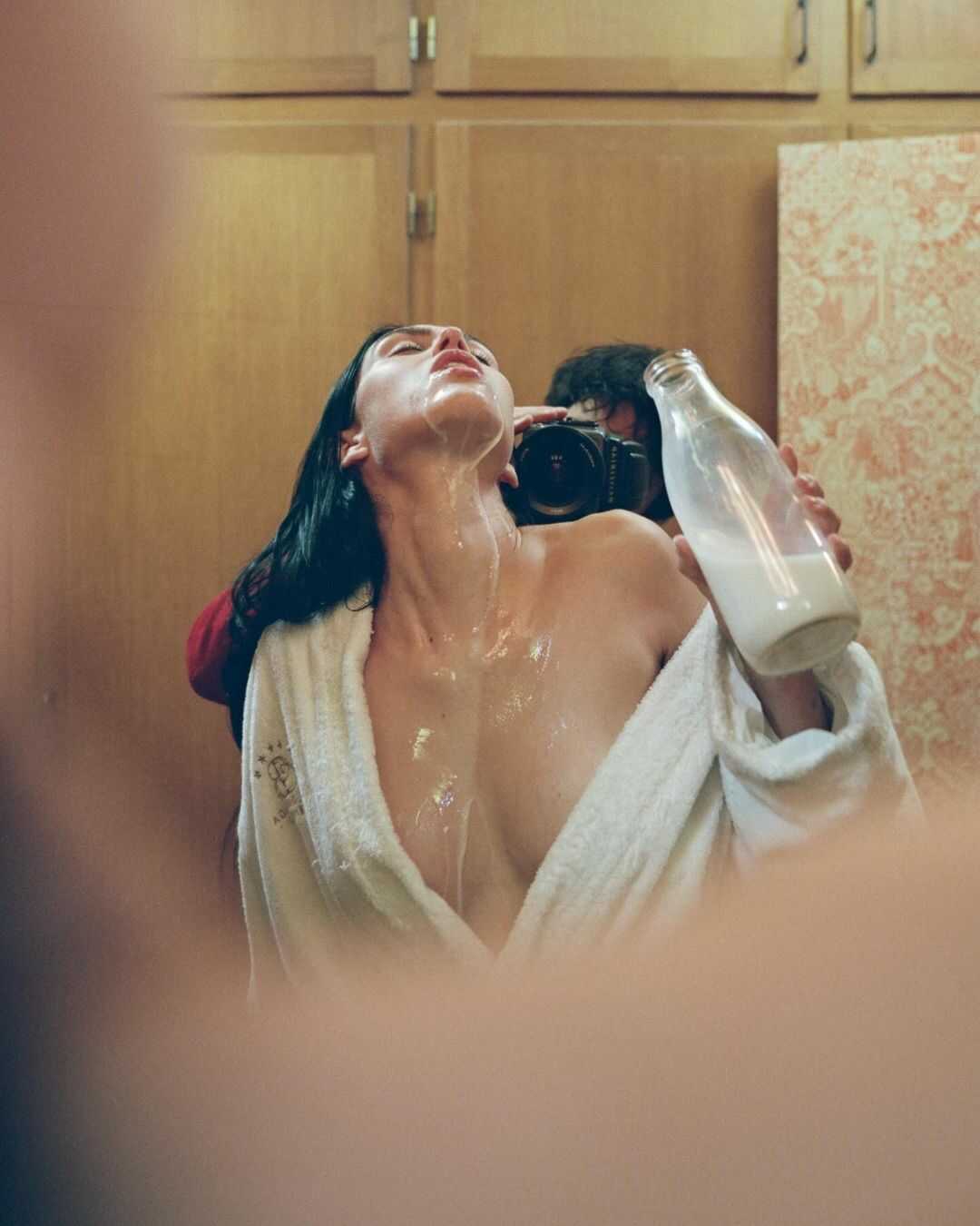 Η μουνάρα μοντέλο Amelia Gray Hamlin σε γυμνές φωτογραφίες