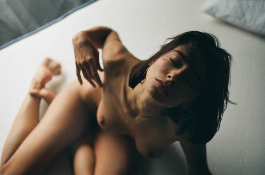 Γυμνή φωτογράφηση του μοντέλου Irina Lozovaya