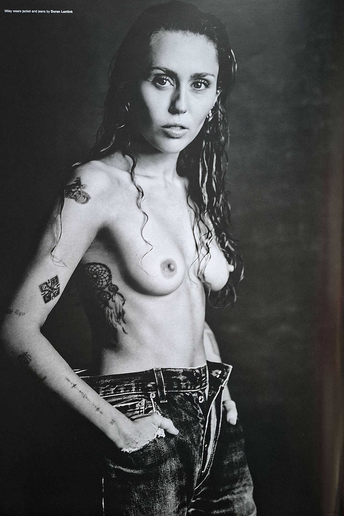 Η Miley Cyrus σε γυμνές φωτογραφίες